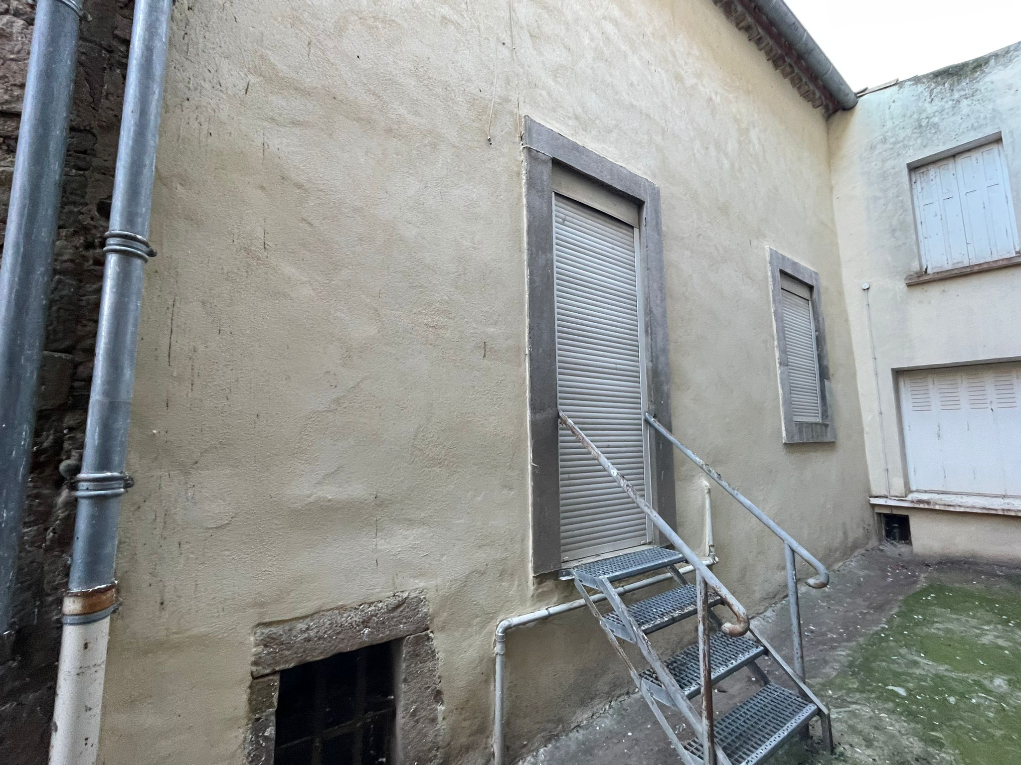 Maison de village de 172m2 au total à rénover à Saint-Couat-