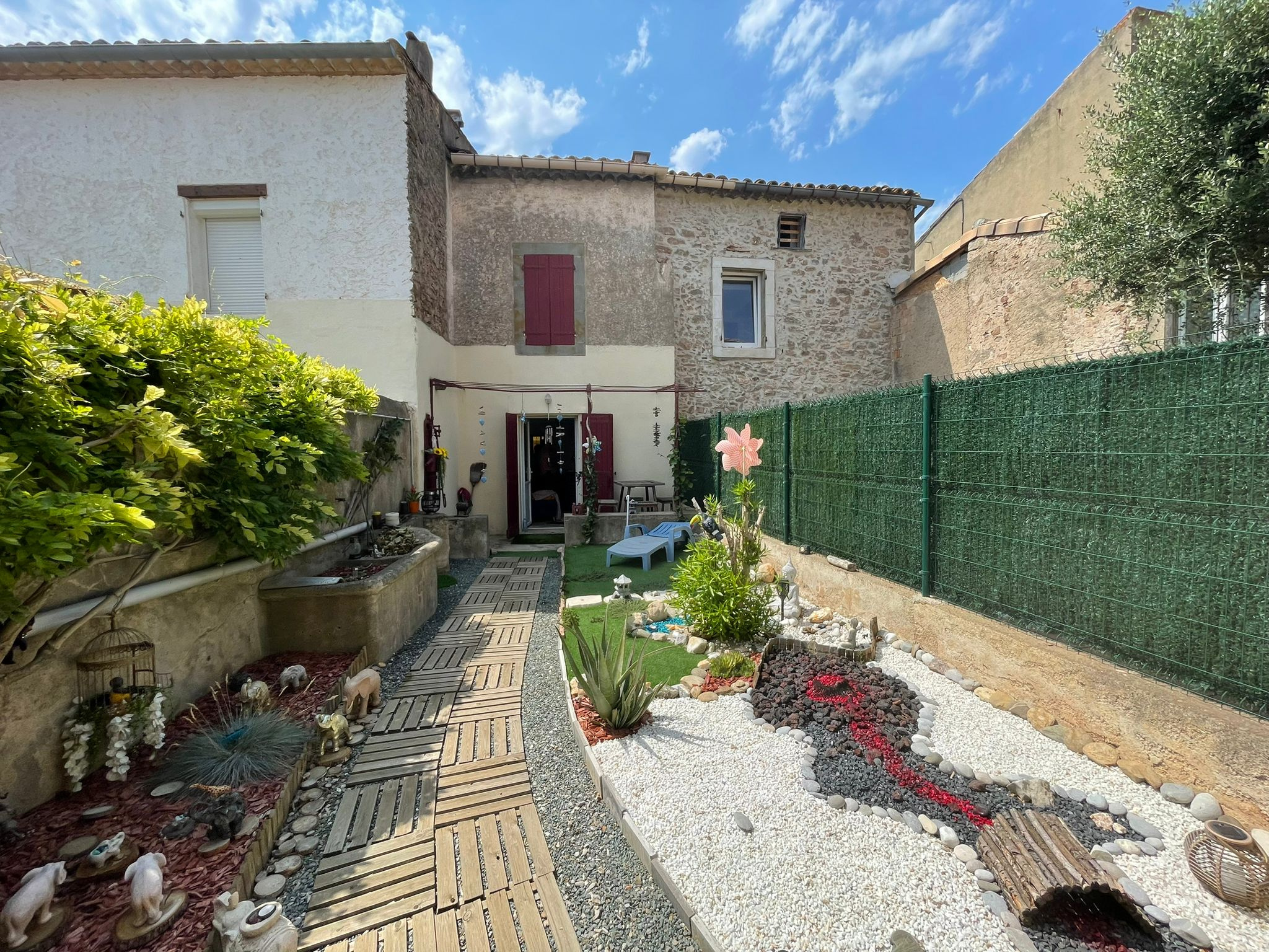 Maison avec jardinet vendue louée à Capendu