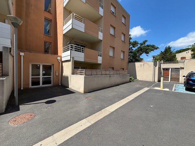 A LOUER, BEZIERS QUARTIER BARBA (34)   DANS RESIDENCE SECURI