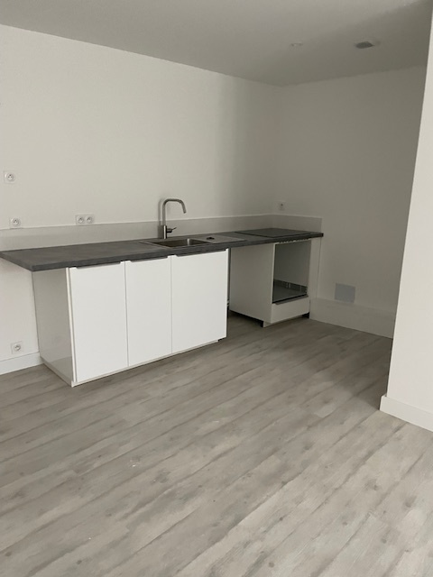 ALES  autour des halles appartement type 3 de  67 m2 au 2ème