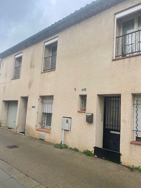 À Rodilhan, village tout près de Nîmes, maison de village av
