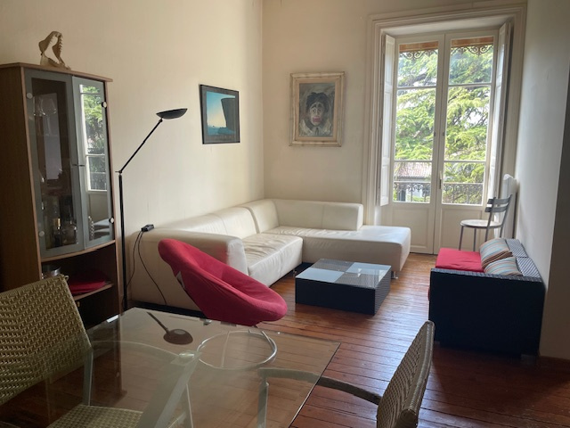Nîmes Carnot  proximité gare dans immeuble bourgeois apparte