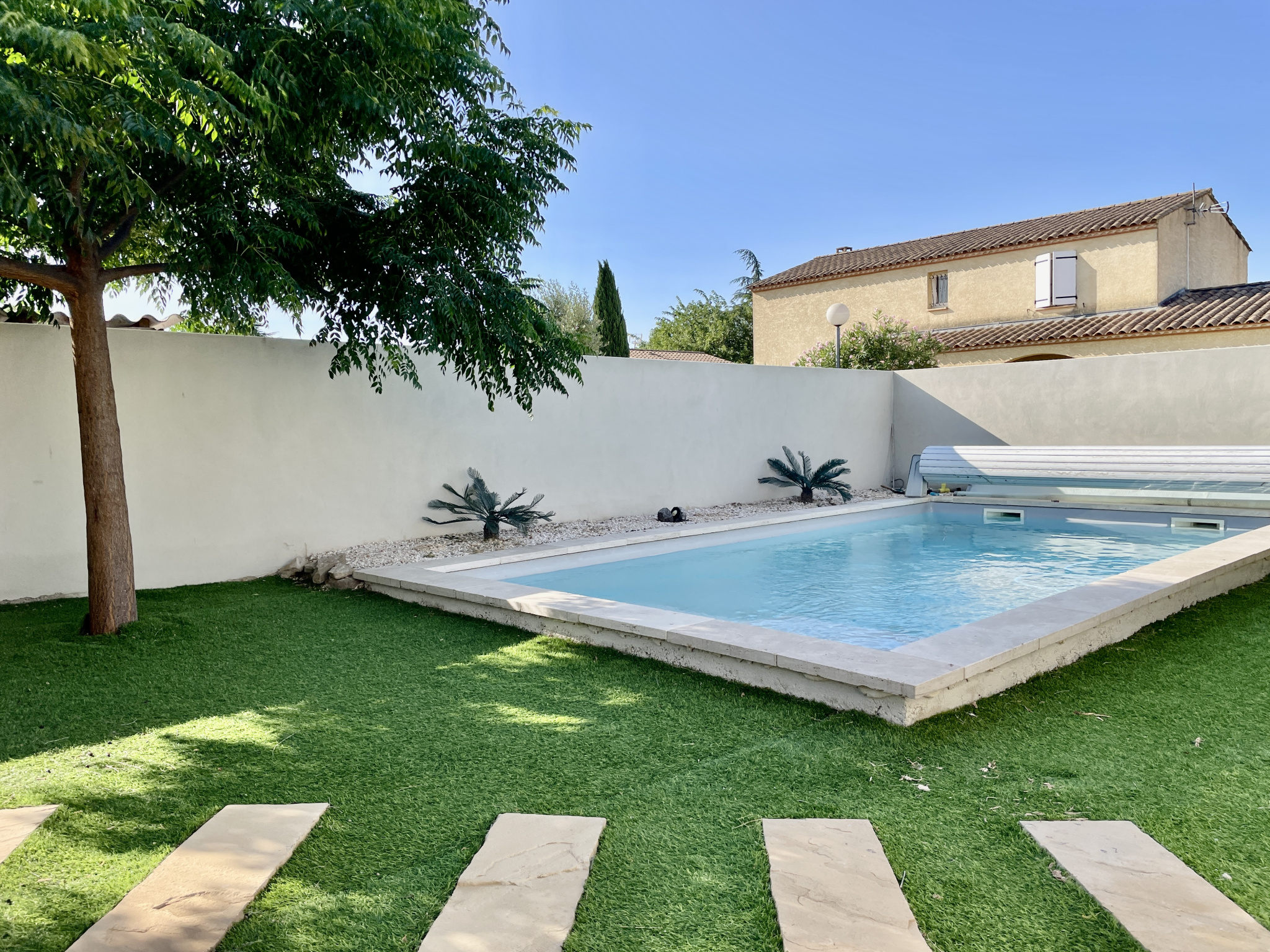 Maison 5 chambres avec piscine   Secteur calme à Mirepeisset