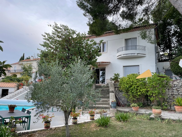 EXCEPTIONNEL NIMES A DEUX PAS DE LA VILLE A PIED  – SOMPTUEU