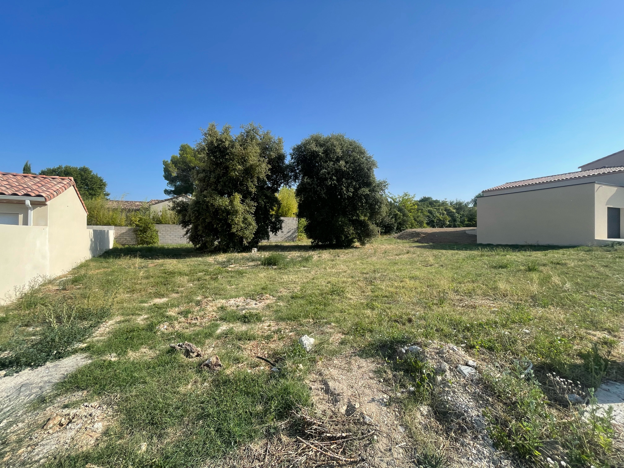 UZES – TERRAIN 840M2 – VIABILISÉ