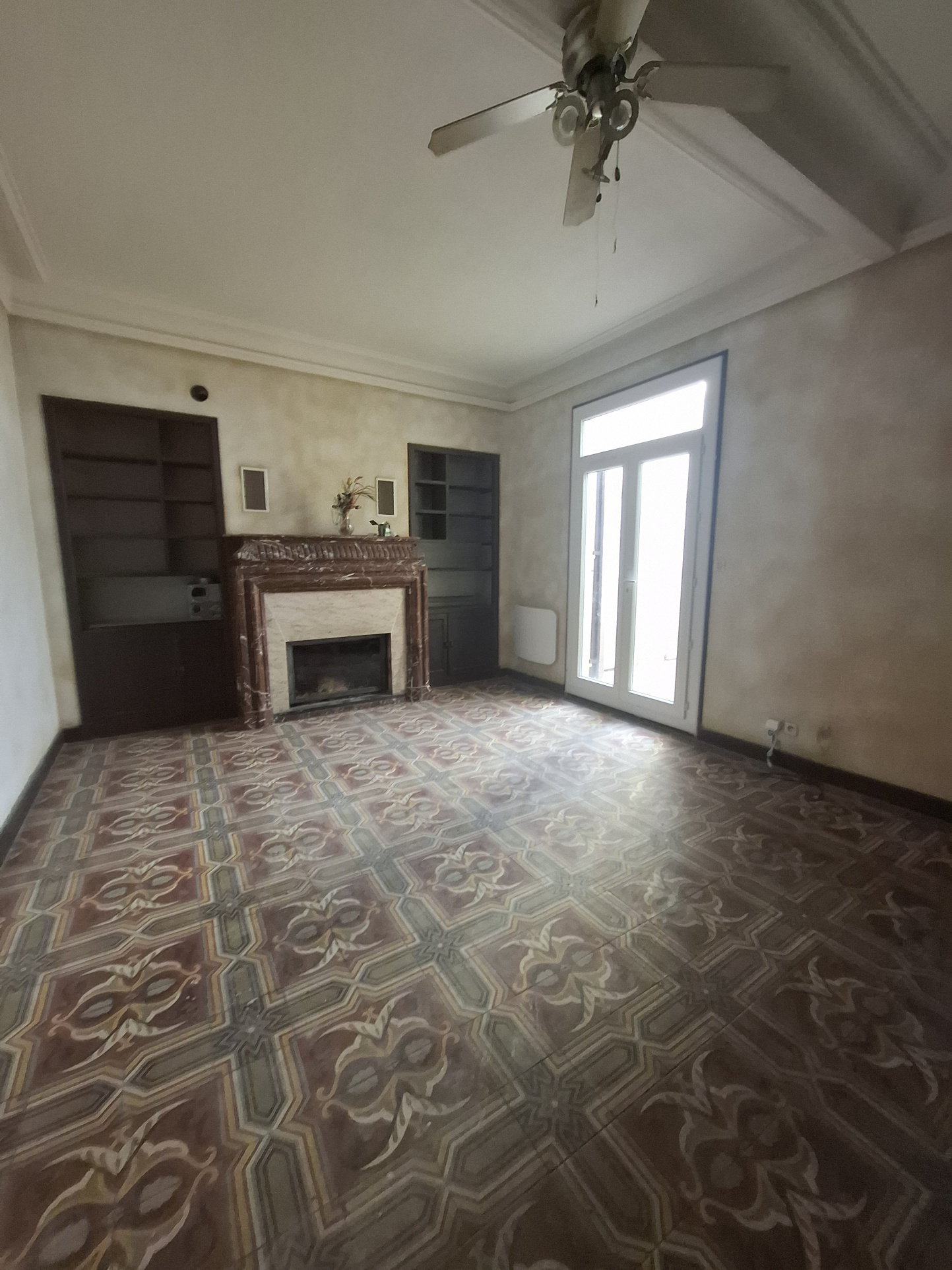 À LOUER   GRAND APPARTEMENT T3 DE 84 M2 AVEC BALCONS ET PATI