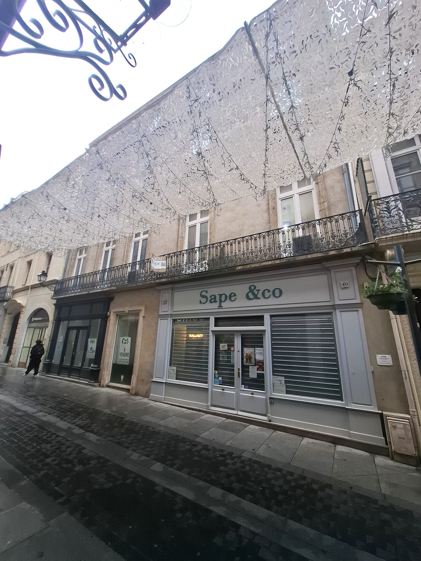 À VENDRE   APPARTEMENT AUX BEAUX VOLUMES   IMMEUBLE BOURGEOI