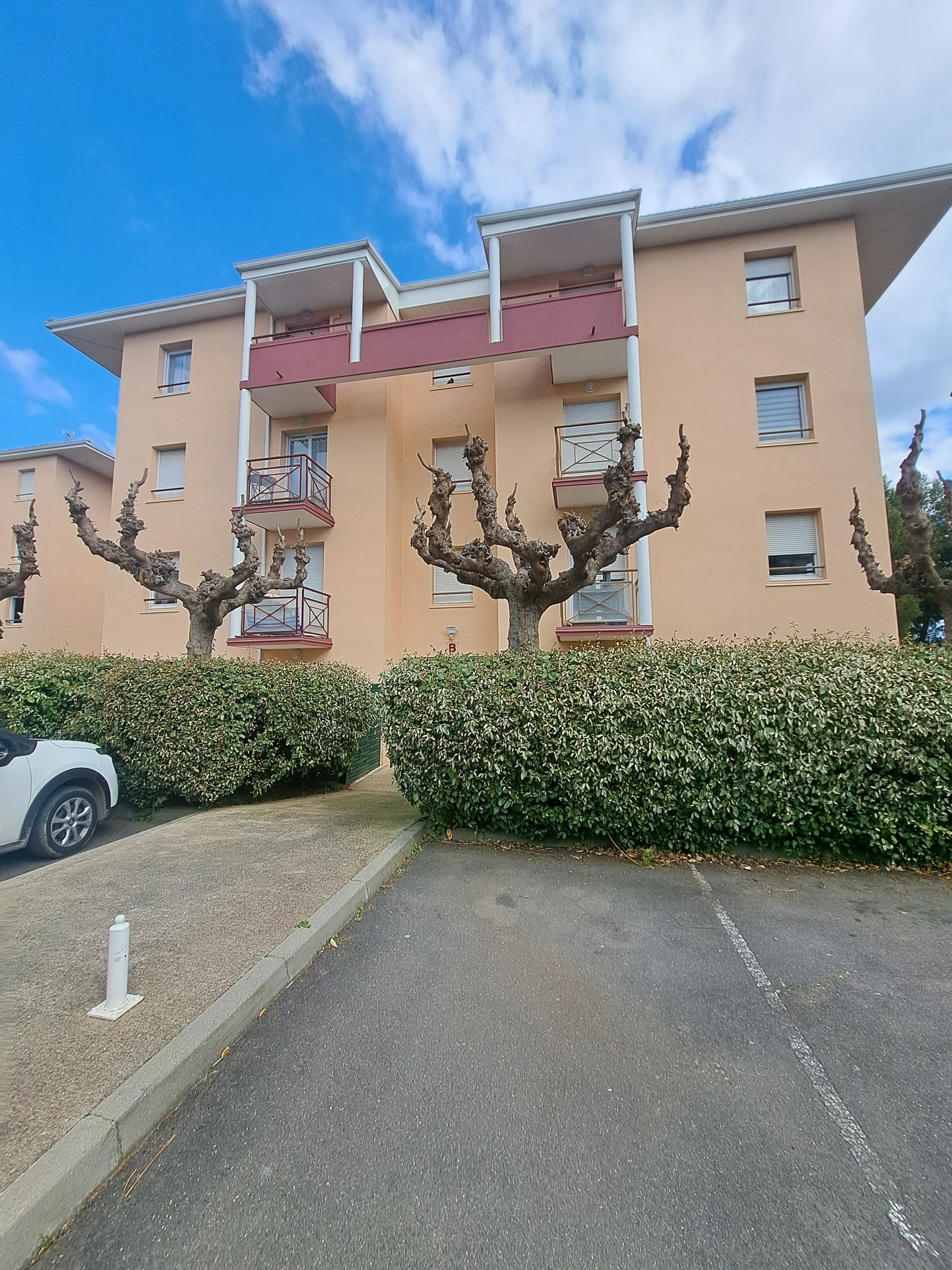 À LOUER   T2 SPACIEUX AVEC JARDIN PRIVATIF ET PARKING   RÉSI