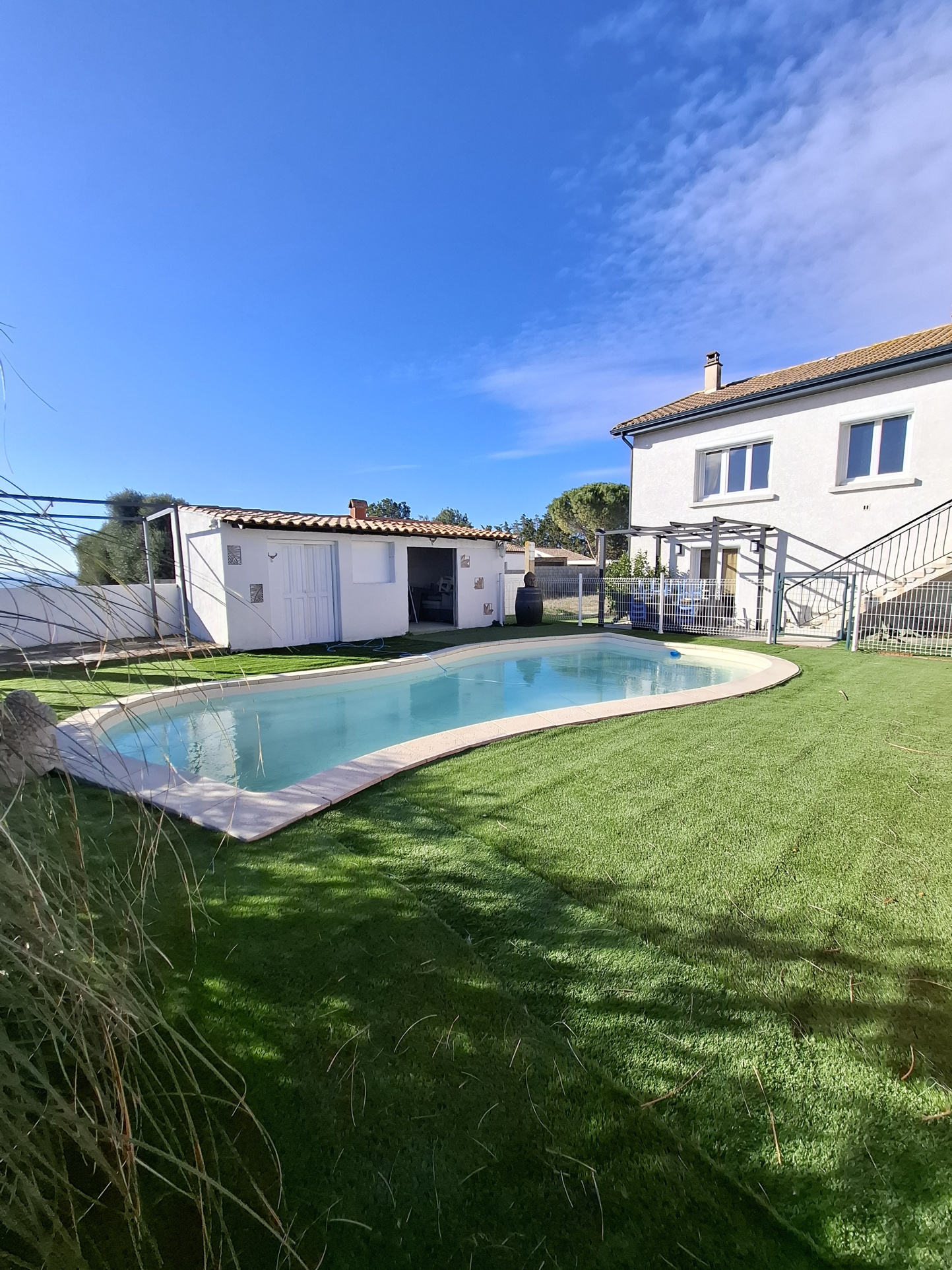 À VENDRE   SUPERBE MAISON AVEC VUE SUR LES VIGNES   NISSAN-L