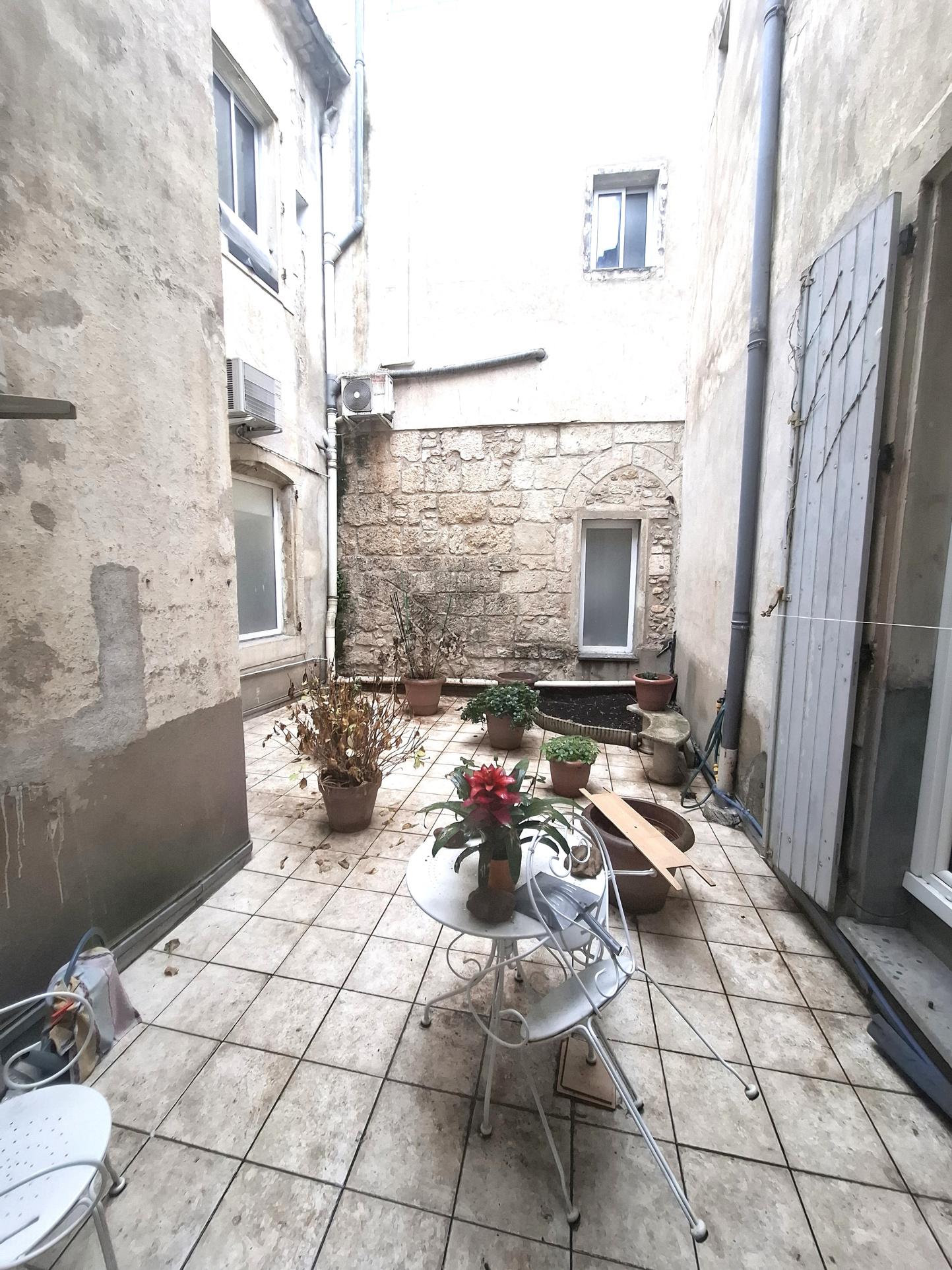 À VENDRE   BEZIERS -APPARTEMENT DE COUR PRIVATIVE