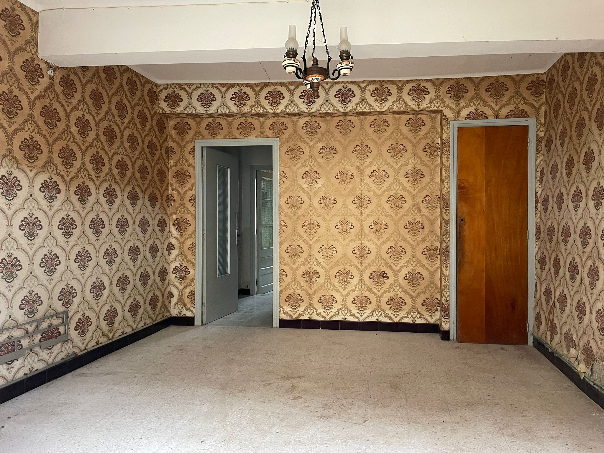 Maison de village à rénover avec grange   Capendu (11)