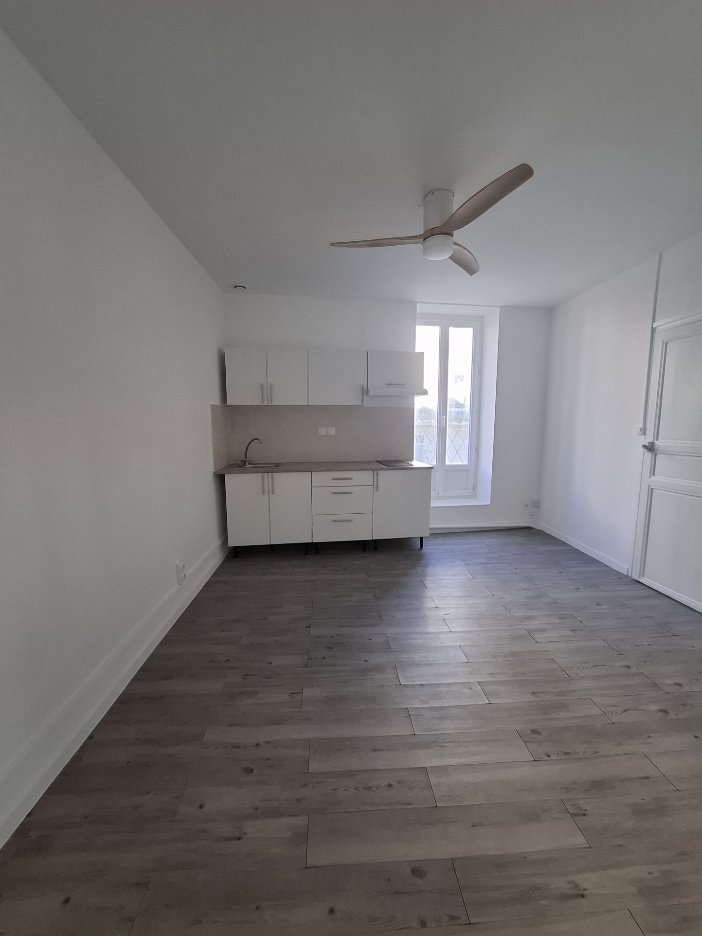 À LOUER   STUDIO RÉNOVÉ AVEC ESPACE NUIT   BÉZIERS