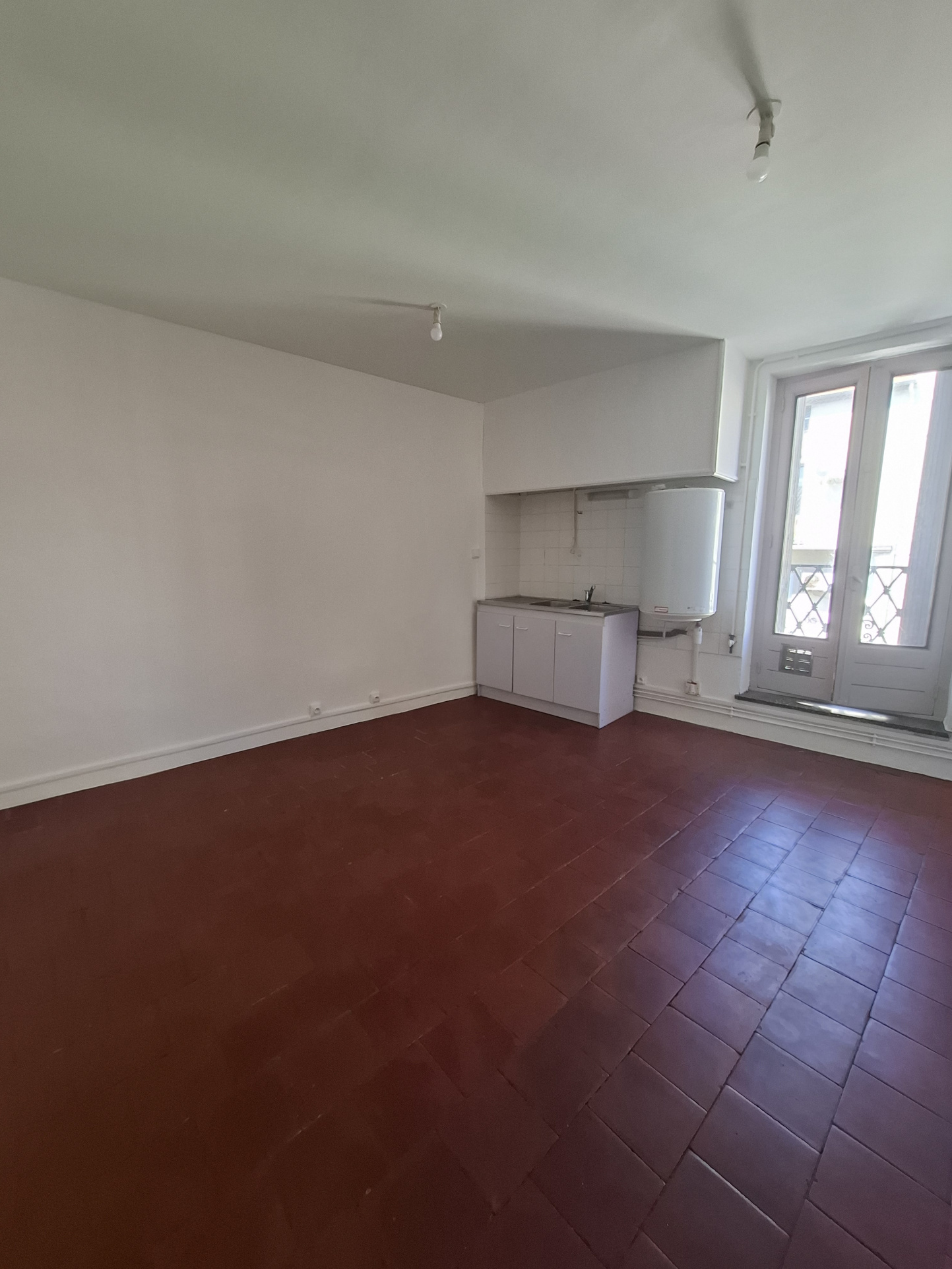 BEZIERS – STUDIO AVEC ESPACE NUIT