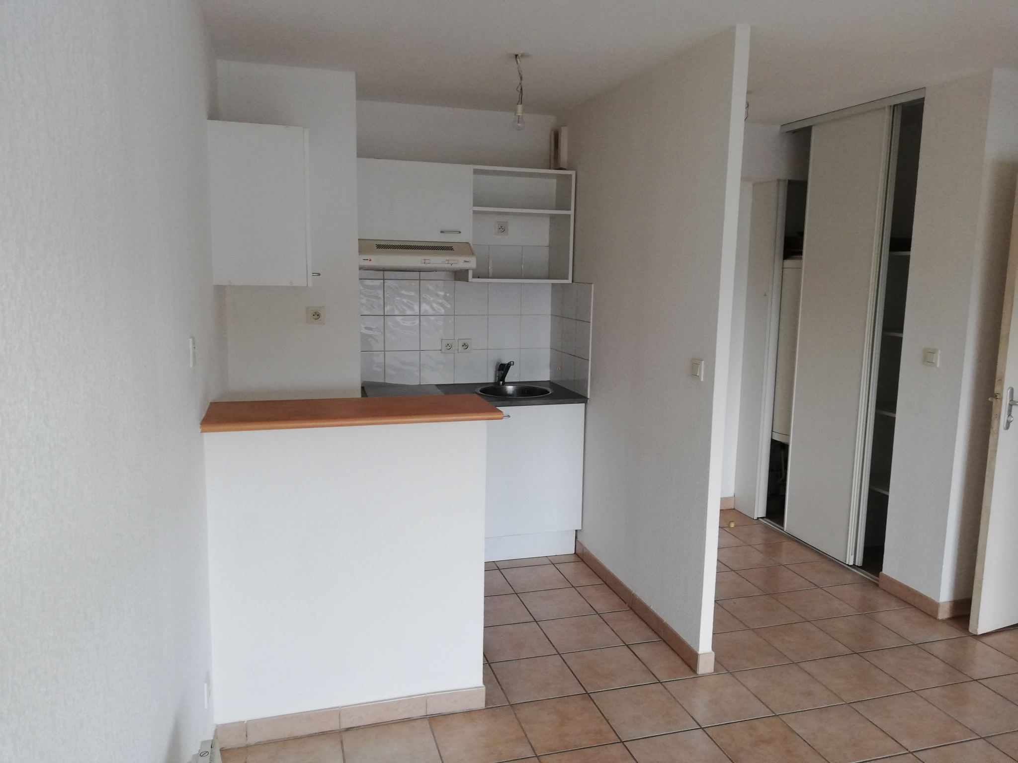 A LOUER, BEZIERS QUARTIER POLYGONE (34)   DANS RESIDENCE SEC