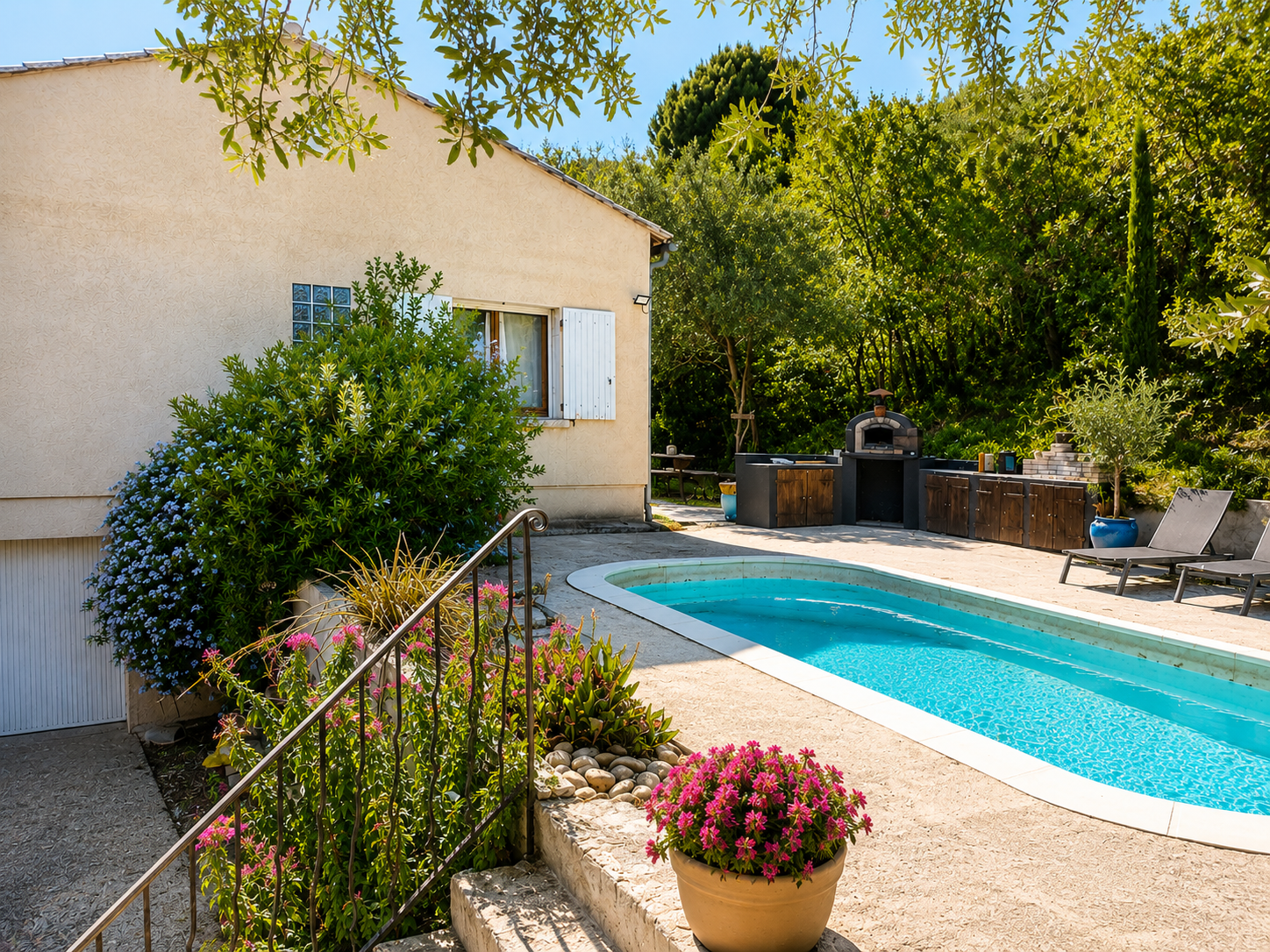 BELLEGARDE   Villa familiale avec vue dégagée, piscine, dépe