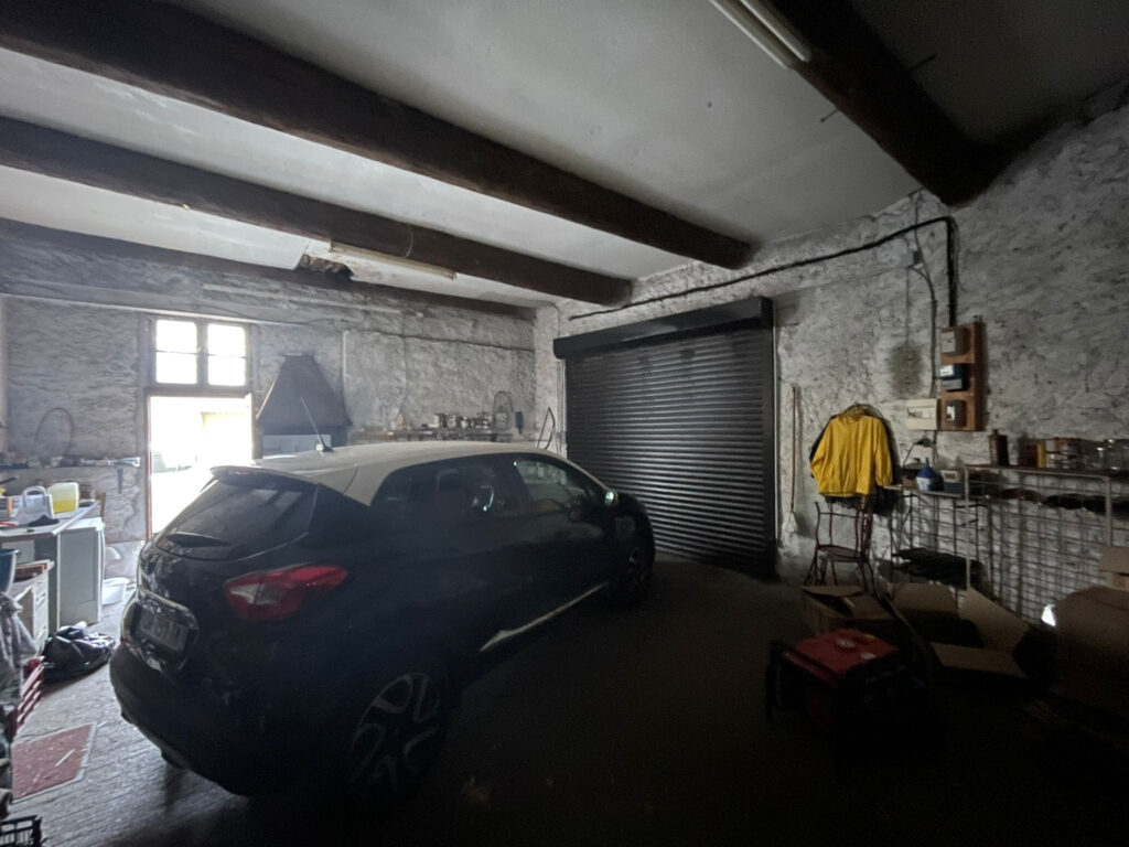 Garage viabilisé de 134 m2 sur deux niveaux