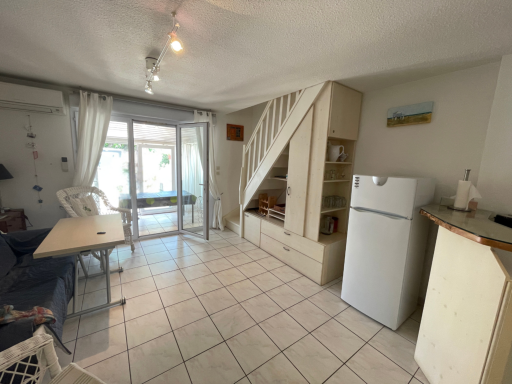 GRUISSAN   Maison 2 chambres avec jardin, véranda et parking