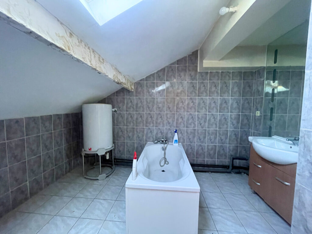 À VENDRE   APPARTEMENT P3 BIS – 52,98M2 CARREZ – 81,42 M2 SU