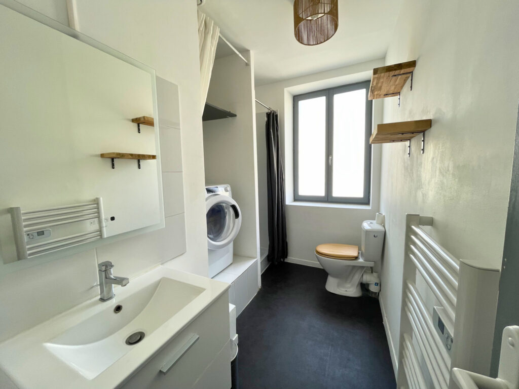 NIMES – APPARTEMENT P2  COCOONING EN CENTRE VILLE – 1 CHAMBR