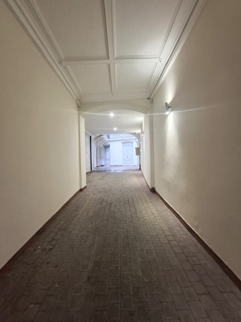 À VENDRE   BEZIERS -APPARTEMENT DE COUR PRIVATIVE