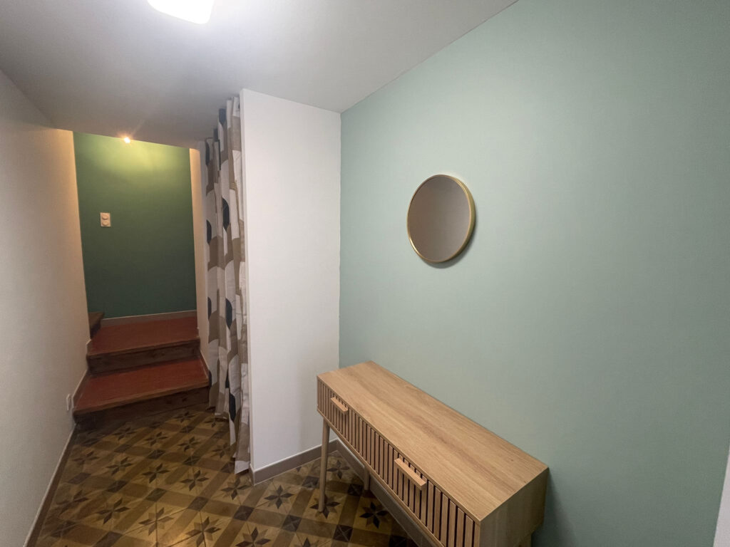 Maison de village rénovée avec climatisation louée meublée