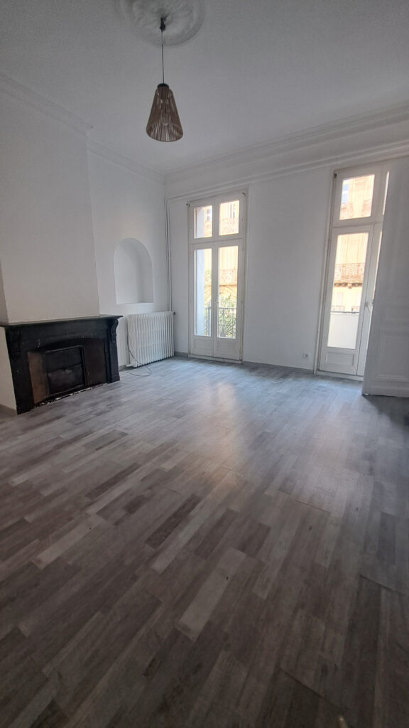 À LOUER   BUREAUX DE CARACTÈRE   RUE CLEMENCEAU, COEUR DE VIL