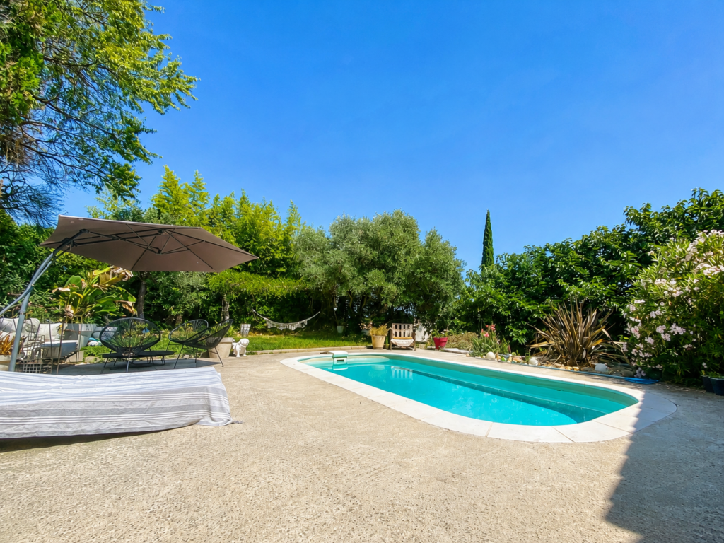 BELLEGARDE   Villa familiale avec vue dégagée, piscine, dépe