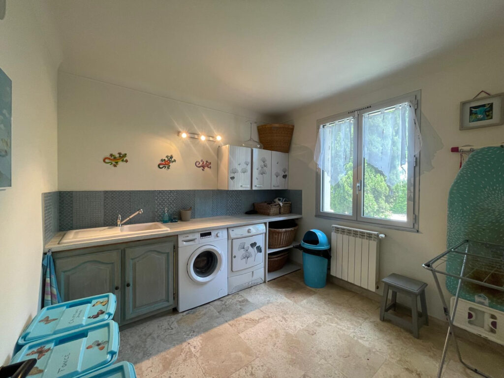 Propriété de charme avec installations équestres   220 m2 su