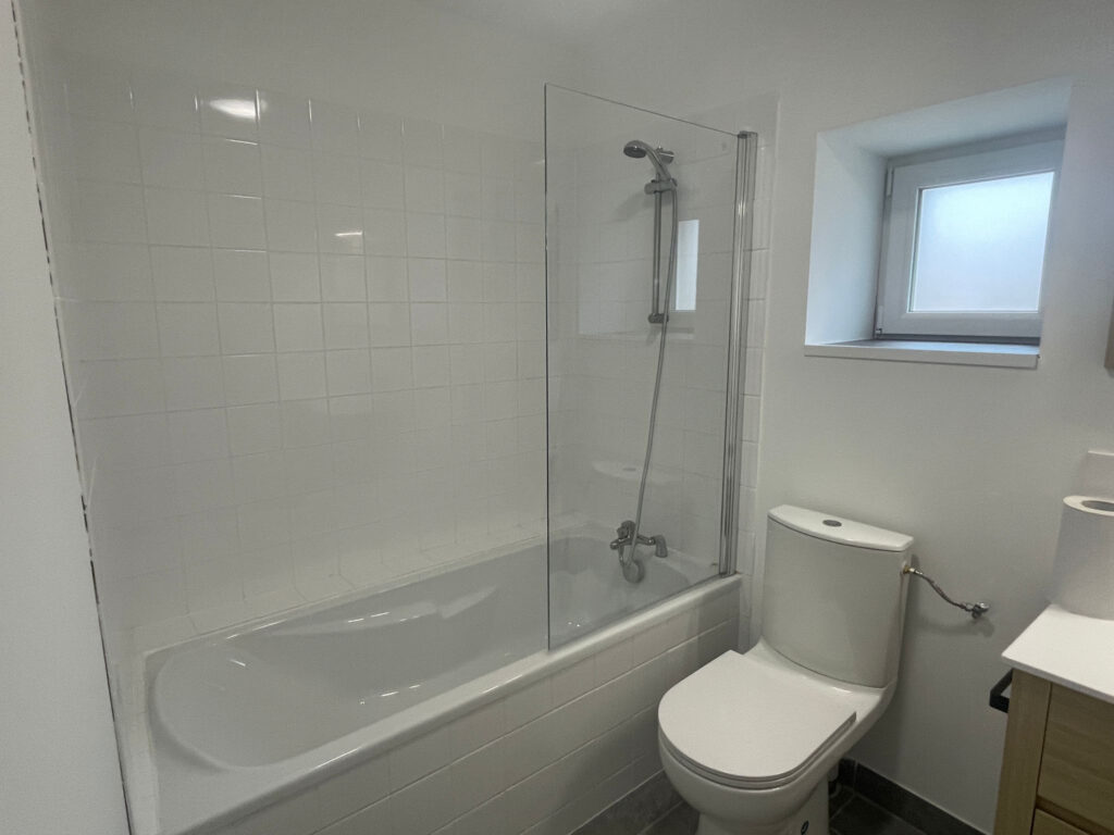Maison de village rénovée avec climatisation louée meublée