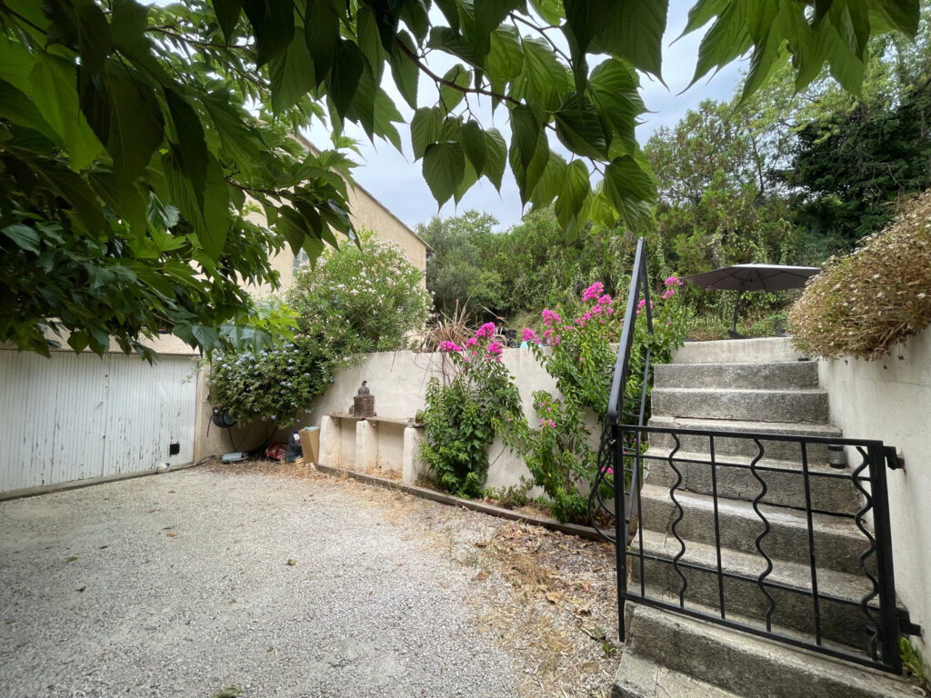 BELLEGARDE   Villa familiale avec vue dégagée, piscine, dépe