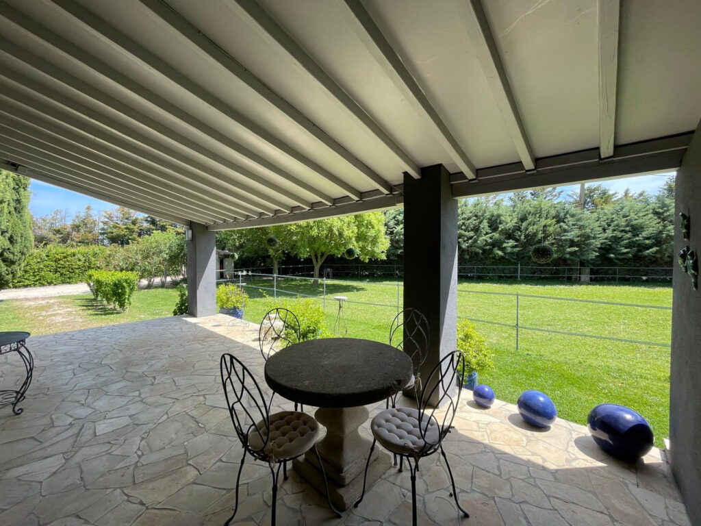 Propriété de charme avec installations équestres   220 m2 su