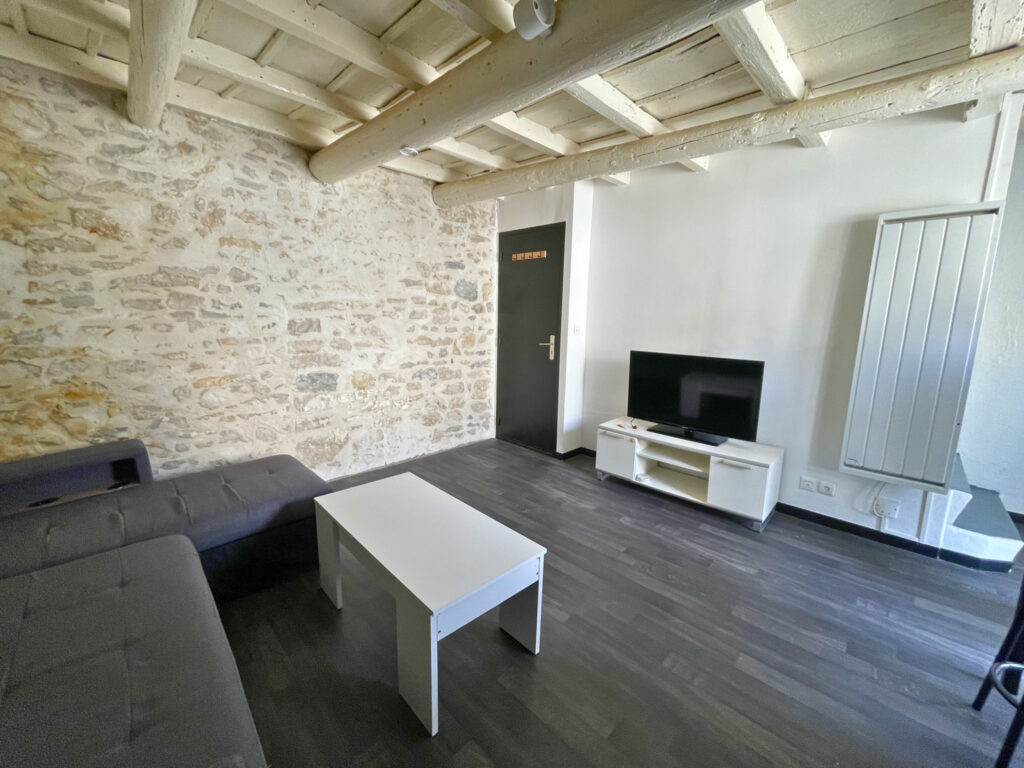 NIMES – APPARTEMENT P2  COCOONING EN CENTRE VILLE – 1 CHAMBR