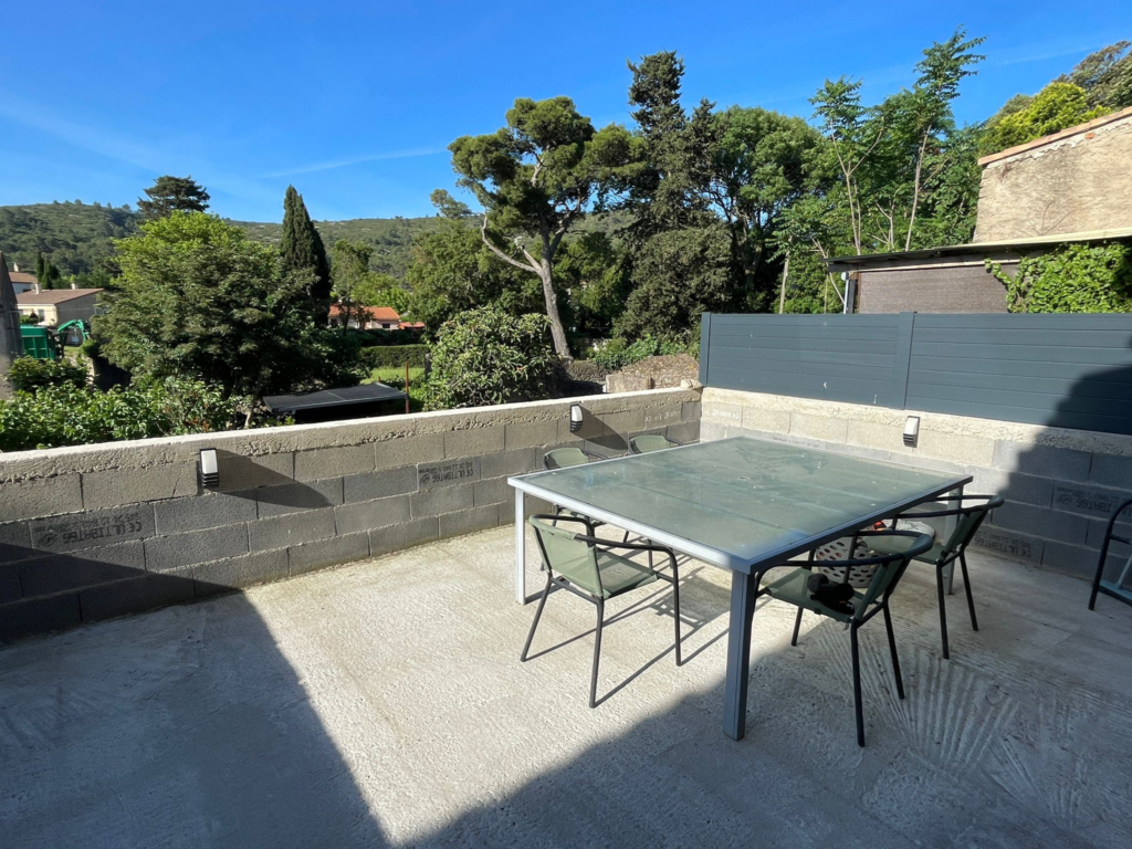 Maison avec jardin et piscine à Comigne