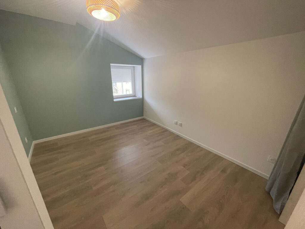 Maison de village rénovée avec climatisation louée meublée