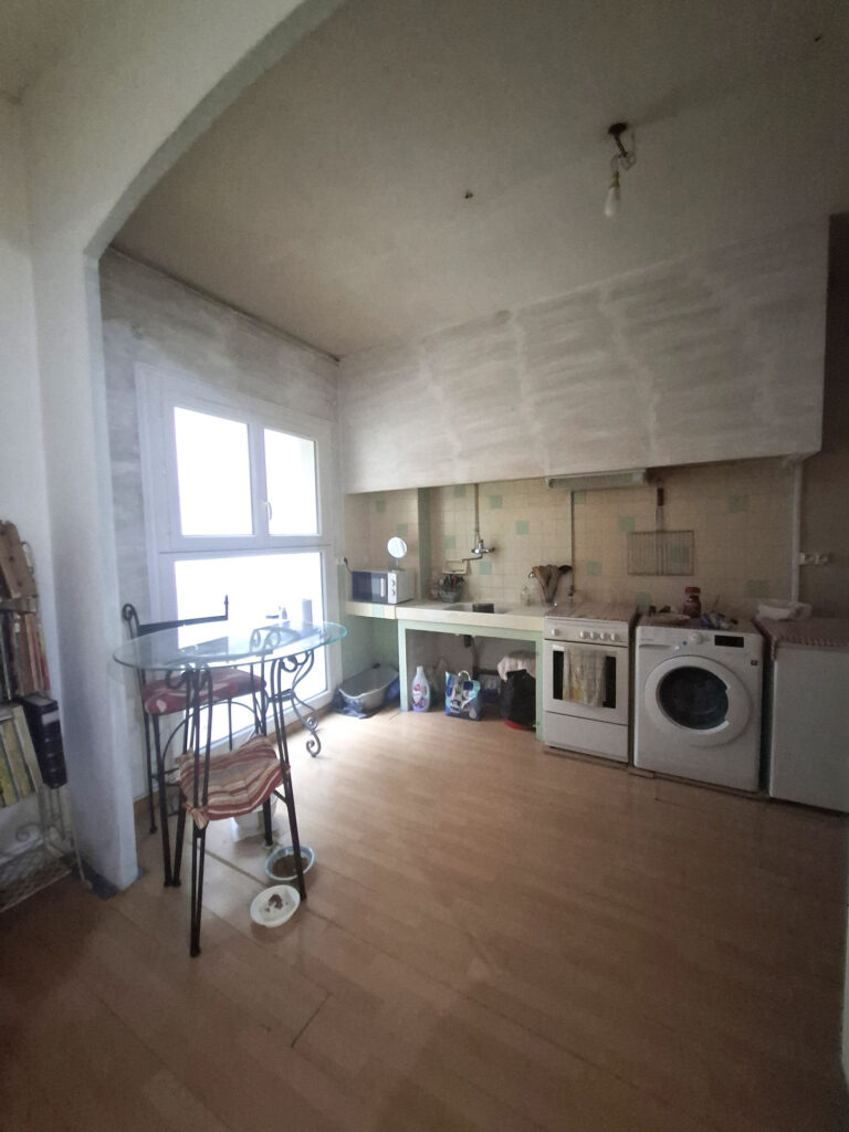 À VENDRE   BEZIERS -APPARTEMENT DE COUR PRIVATIVE