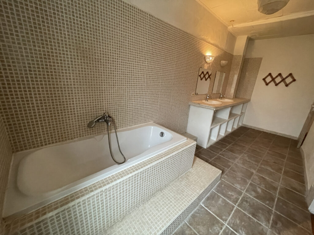 Maison 122 m2 avec garage 72 m2 et terrasse sans vis-à-vis