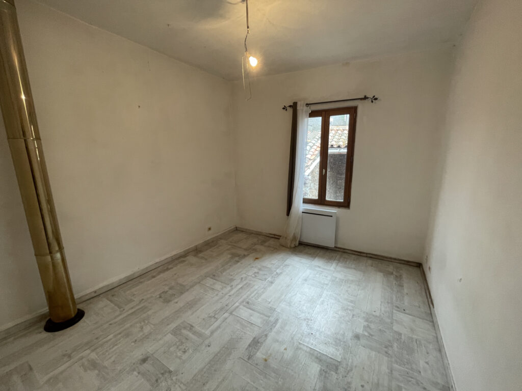 Maison 122 m2 avec garage 72 m2 et terrasse sans vis-à-vis