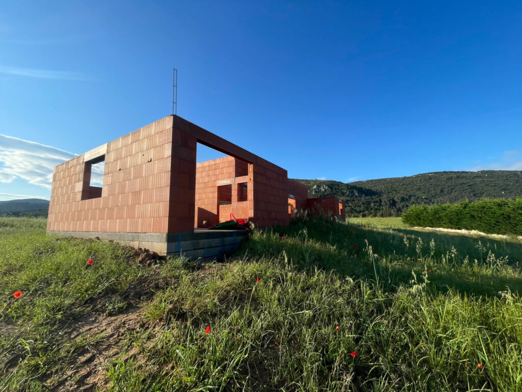Terrain constructible de 3000m2 à Floure
