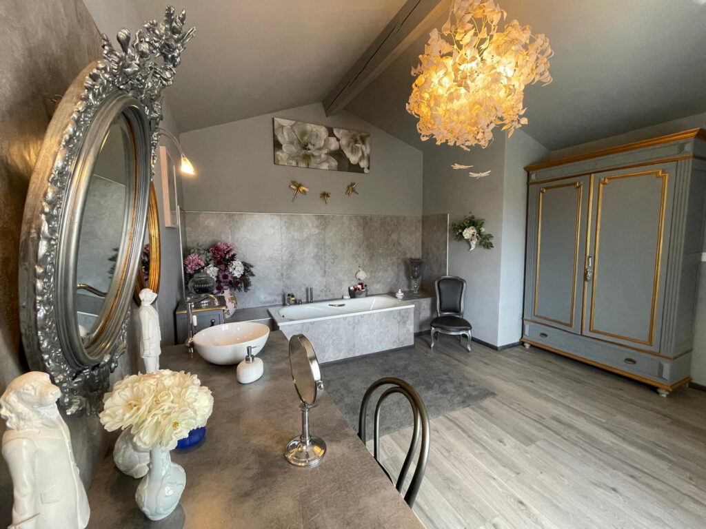 Propriété de charme avec installations équestres   220 m2 su