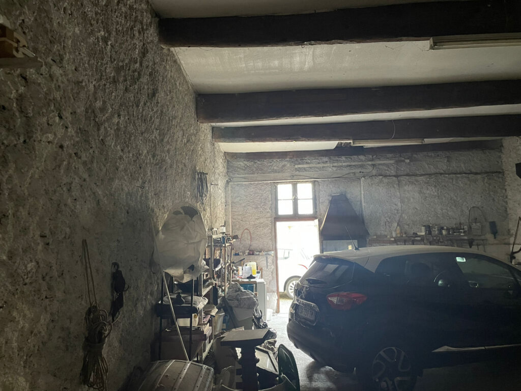 Garage viabilisé de 134 m2 sur deux niveaux
