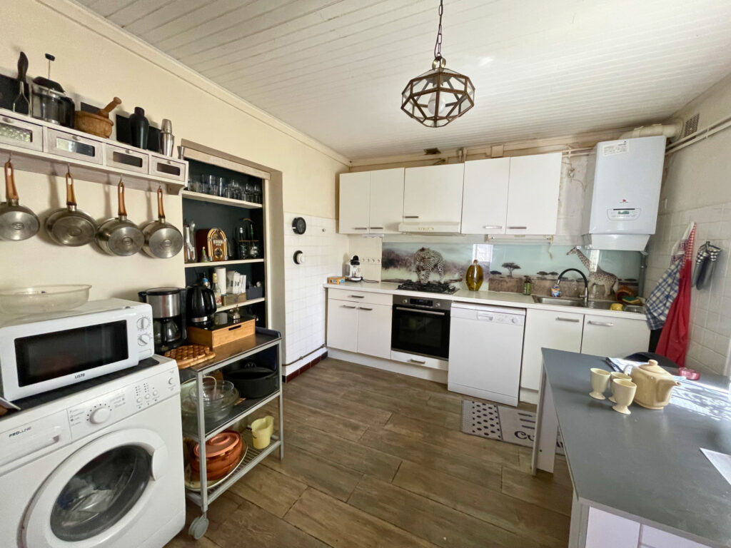 NÎMES   QUARTIER ROUTE D&rsquo;UZES – MAISON TYPE 5 AVEC MAGNIFIQU