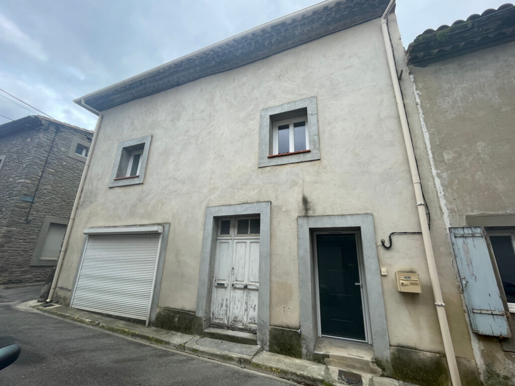 Maison de village rénovée avec climatisation louée meublée
