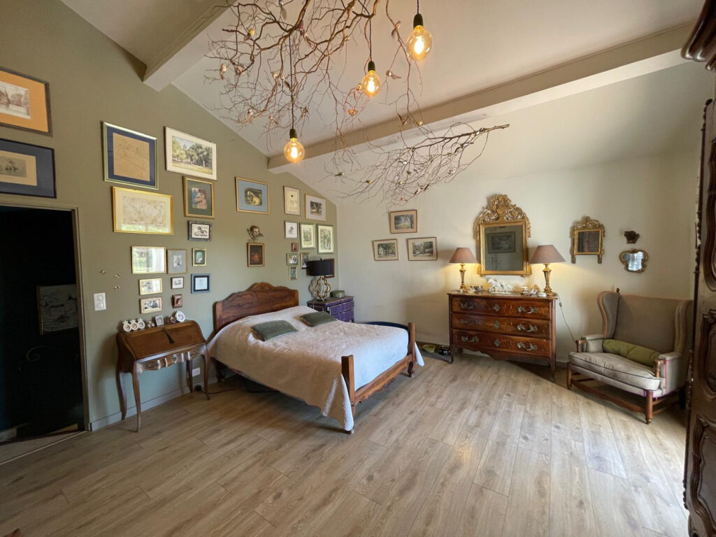 Propriété de charme avec installations équestres   220 m2 su