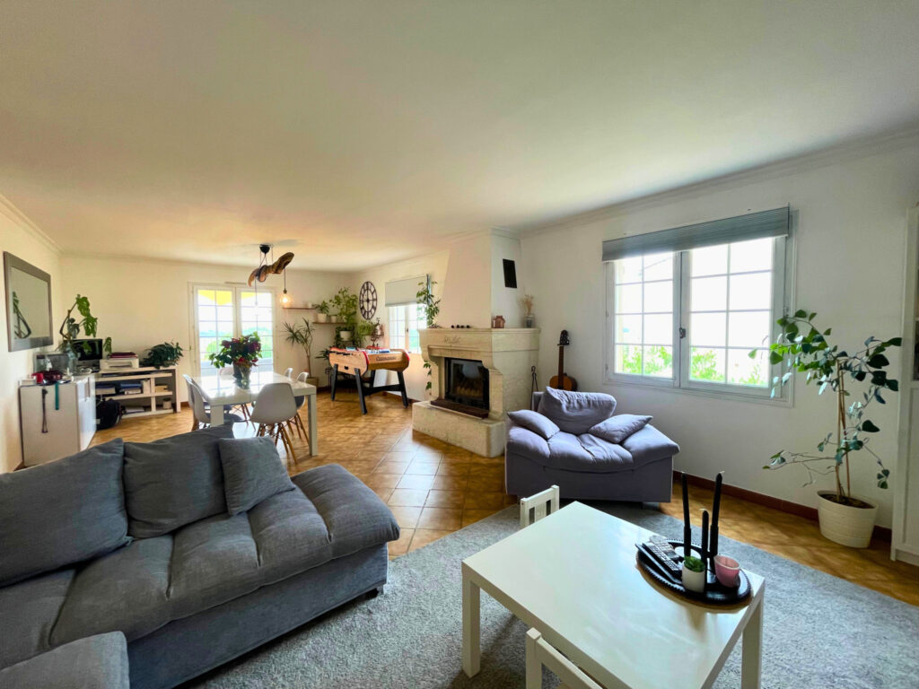 BELLEGARDE   Villa familiale avec vue dégagée, piscine, dépe