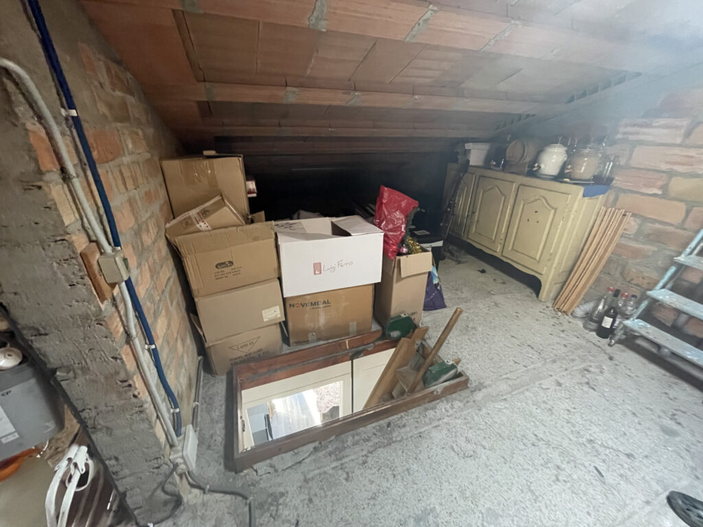 Immeuble avec 1 local commercial et 1 T4