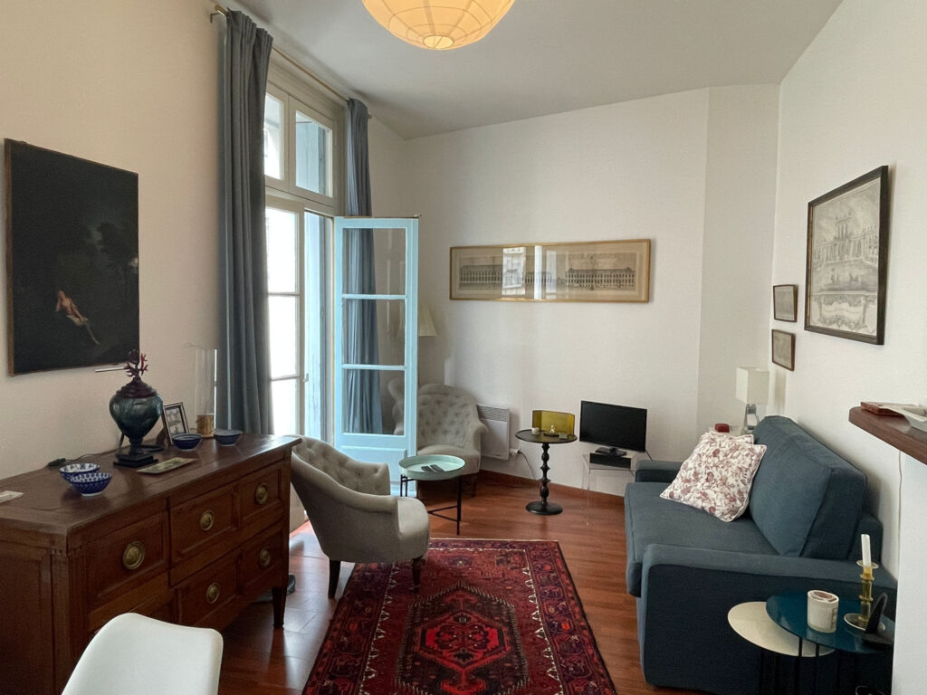 BEZIERS – T2 MEUBLE SITUE A PROXIMITE DES HALLES