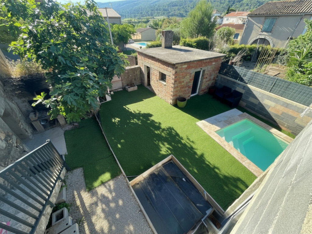 Maison avec jardin et piscine à Comigne