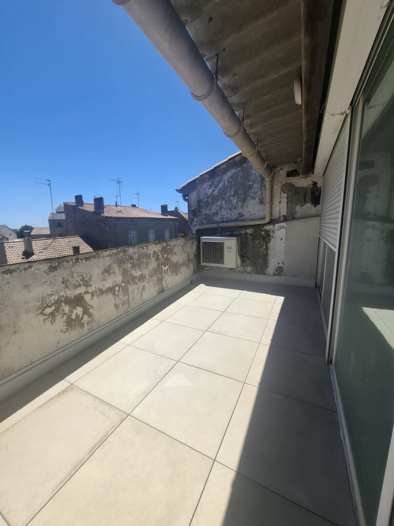 À VENDRE   APPARTEMENT T2 BIS AVEC TERRASSE   DERNIER ÉTAGE,