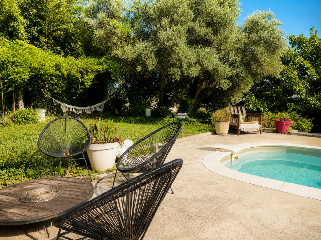 BELLEGARDE   Villa familiale avec vue dégagée, piscine, dépe