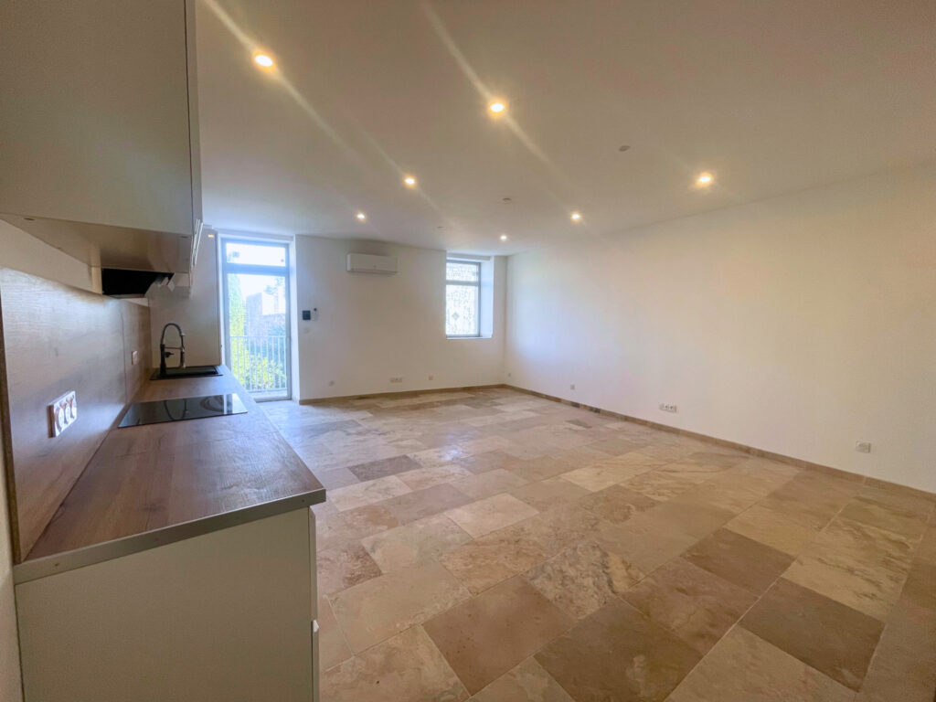 BAISSE DE PRIX – MEYNES – MAISON DE VILLAGE – 87,16M2 – 2 CH
